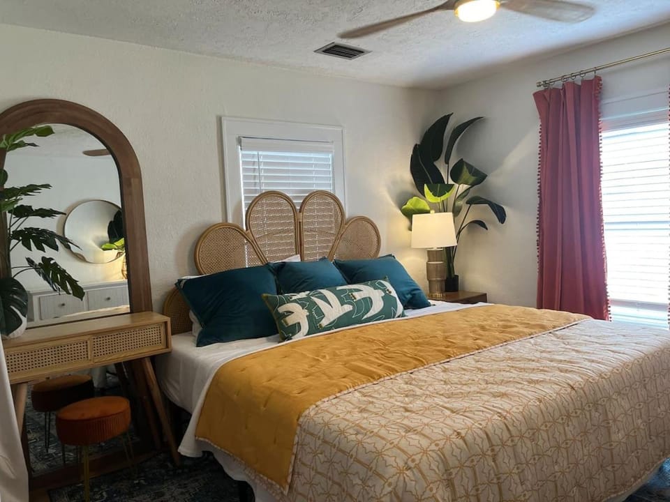 Casita Encanta-Dora, Steps to town, Pet-Friendly House in Mount Dora