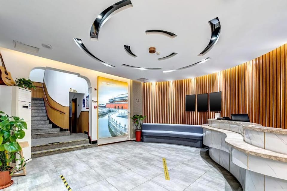 Happy Dragon Saga Hotel with terrace -- Free wifi with fluent English speaking Tourist ticket service Near Tian ' AnMen Forbidden City Hotel in Beijing