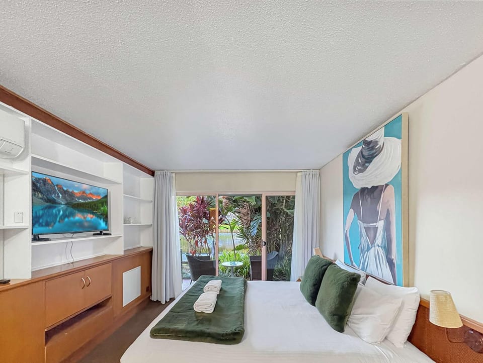 Pacific Bay 1-Bed Apt Lake Views & Beach Apartment in Coffs Harbour
