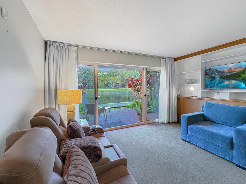 Pacific Bay 1-Bed Apt Lake Views & Beach Apartment in Coffs Harbour