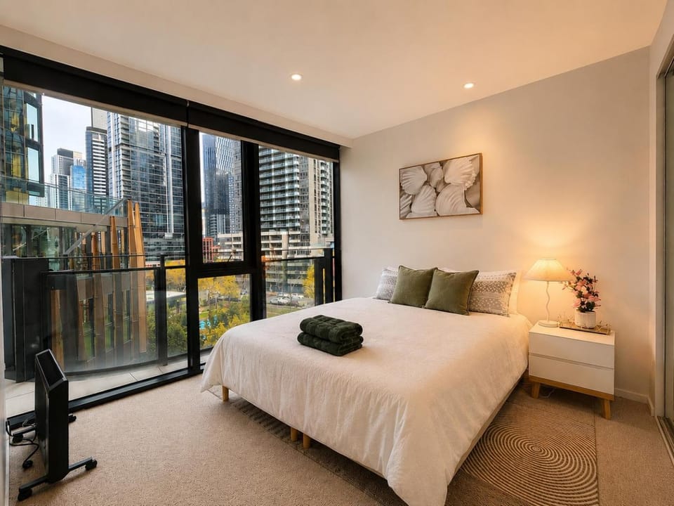 Monlando Luxury 2BR with Huge Balcony, Spa & Parking Apartment in Southbank