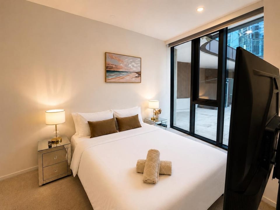 Monlando Luxury 2BR with Huge Balcony, Spa & Parking Apartment in Southbank