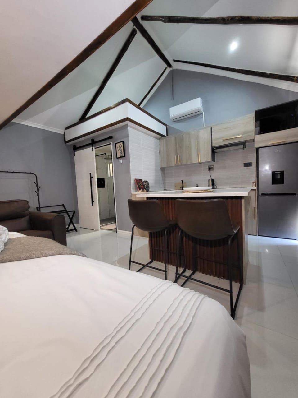 Bed, Kitchen or kitchenette, oven, stove, air conditioner