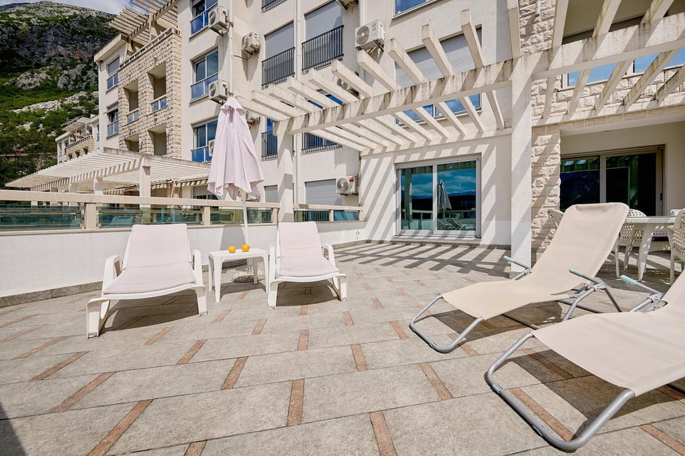 2montenegro PERLA Apartments Apartment in Dobrota