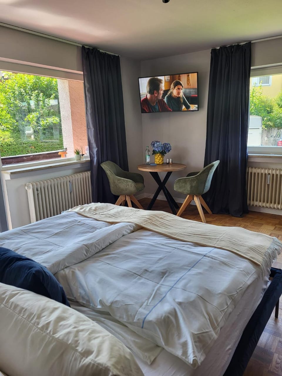 Bed, TV and multimedia, Living room, Bedroom