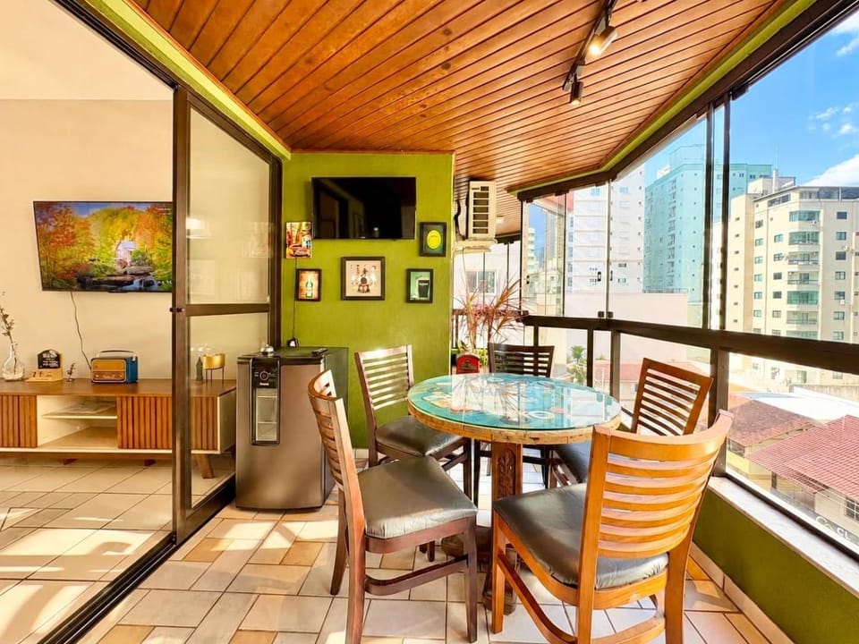 BBQ facilities, Balcony/Terrace, Seasons