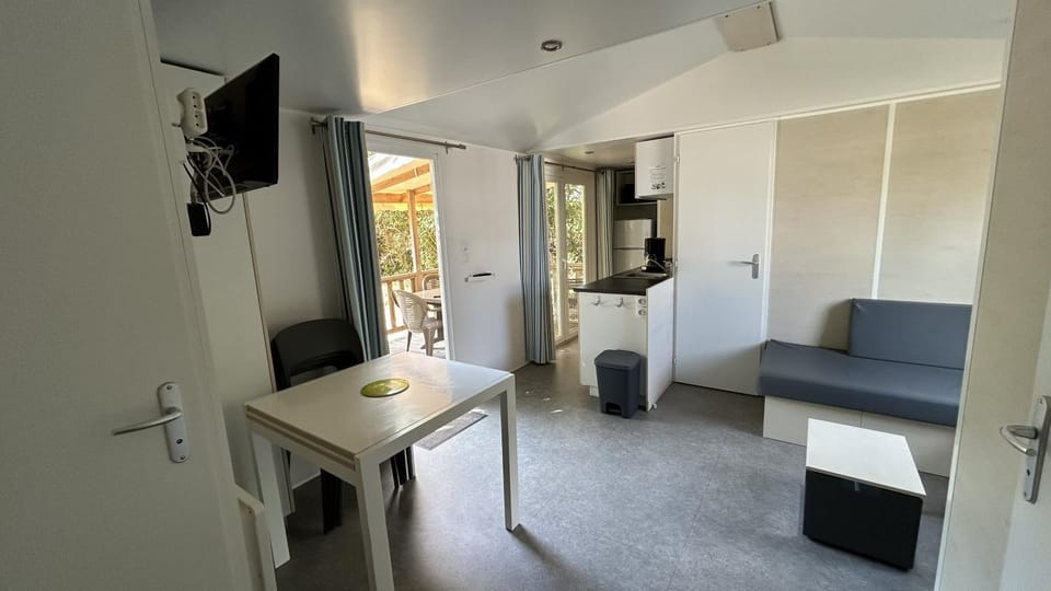 Communal lounge/ TV room, Dining area