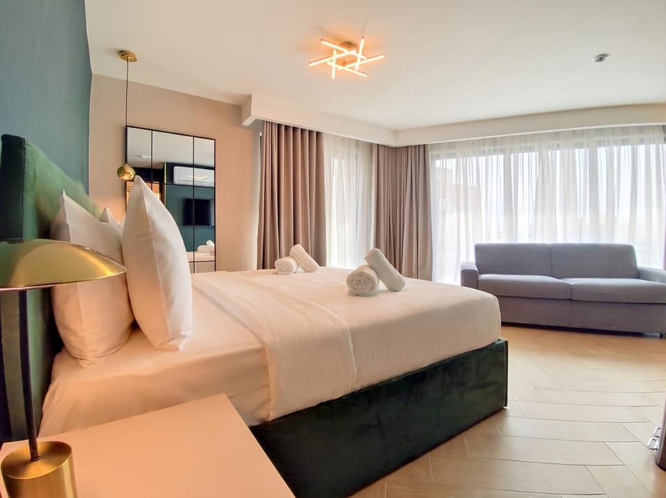 Bed, Seating area, Bedroom
