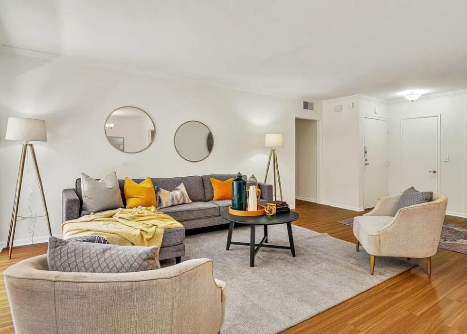 Two Bedroom Residence with Pool and Spa Access Apartment in West Hollywood