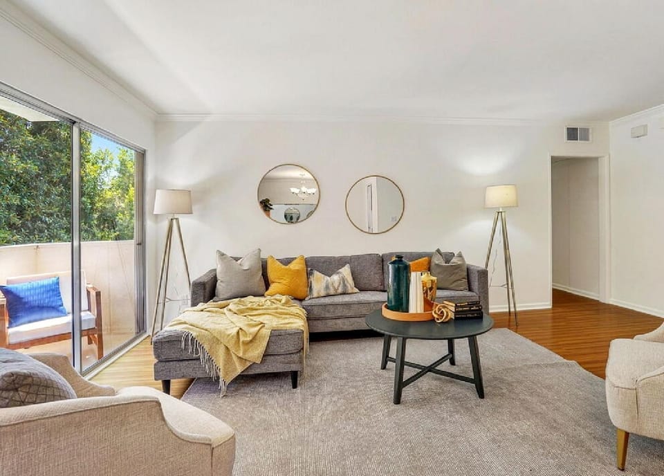 Two Bedroom Residence with Pool and Spa Access Apartment in West Hollywood
