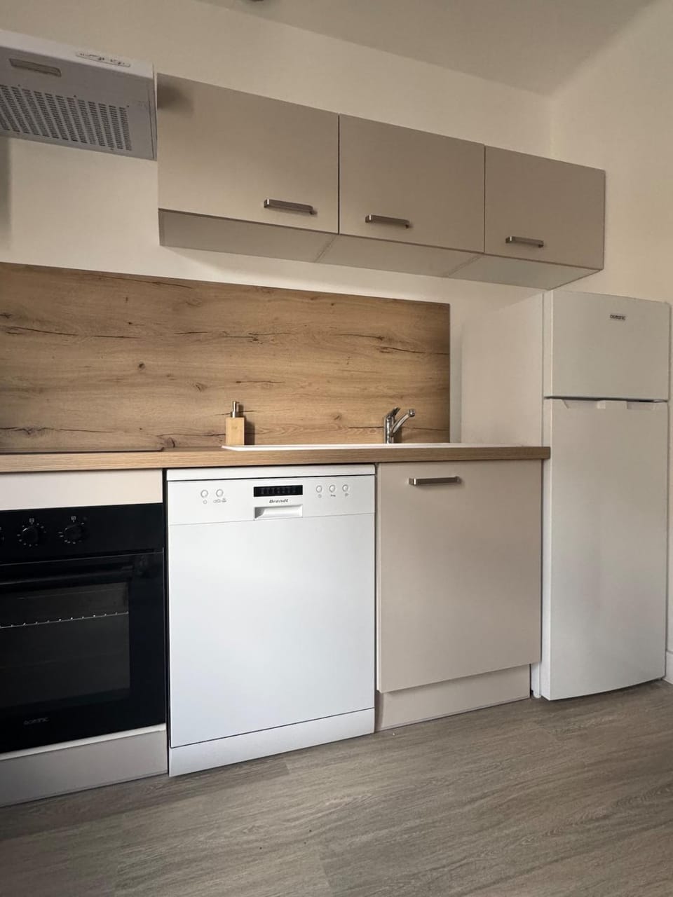 Le Capitaine, 6 people, quiet, seaside Apartment in Port-la-Nouvelle