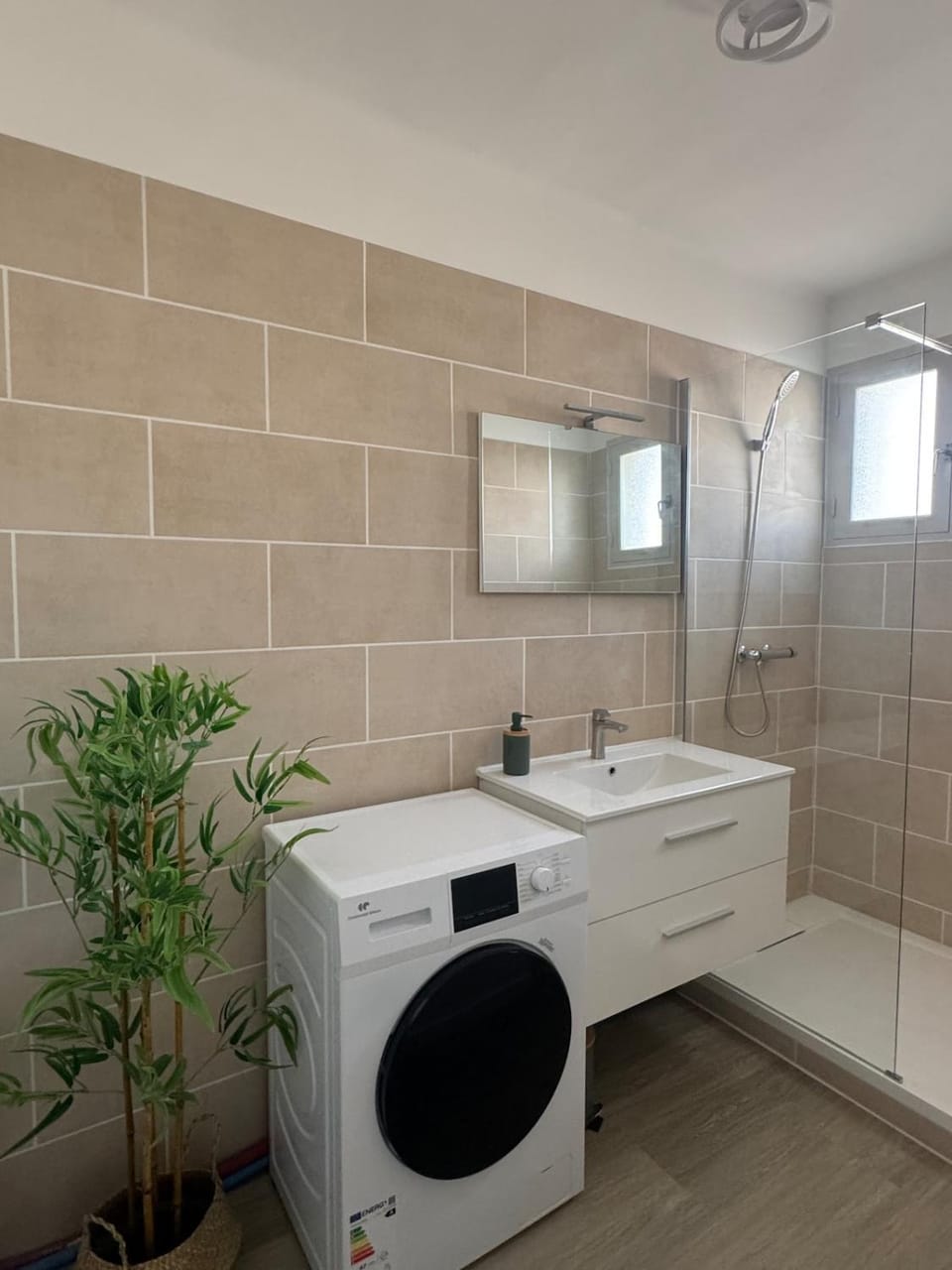Le Capitaine, 6 people, quiet, seaside Apartment in Port-la-Nouvelle