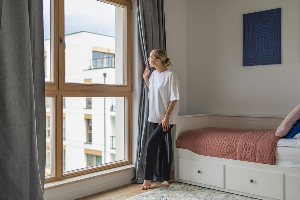 Bed, People, Photo of the whole room, Bedroom, group of guests