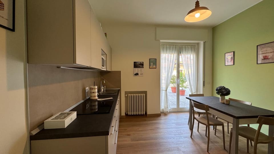 Kitchen or kitchenette, Living room, Dining area, internet, stove