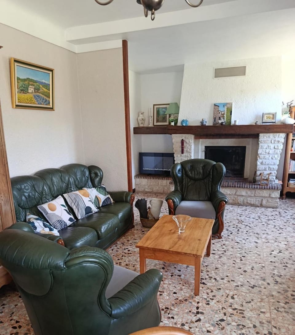 Location au pied du Mont Ventoux House in Mormoiron