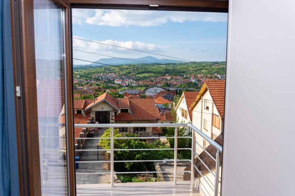 Balcony/Terrace, City view, Mountain view, Street view