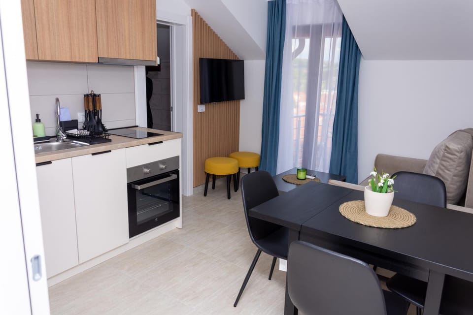 TV and multimedia, Living room, Dining area, kitchen