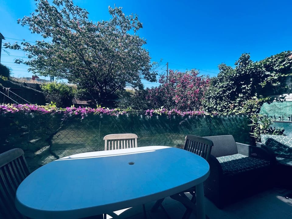 Spring, Day, Garden, Dining area, Garden view