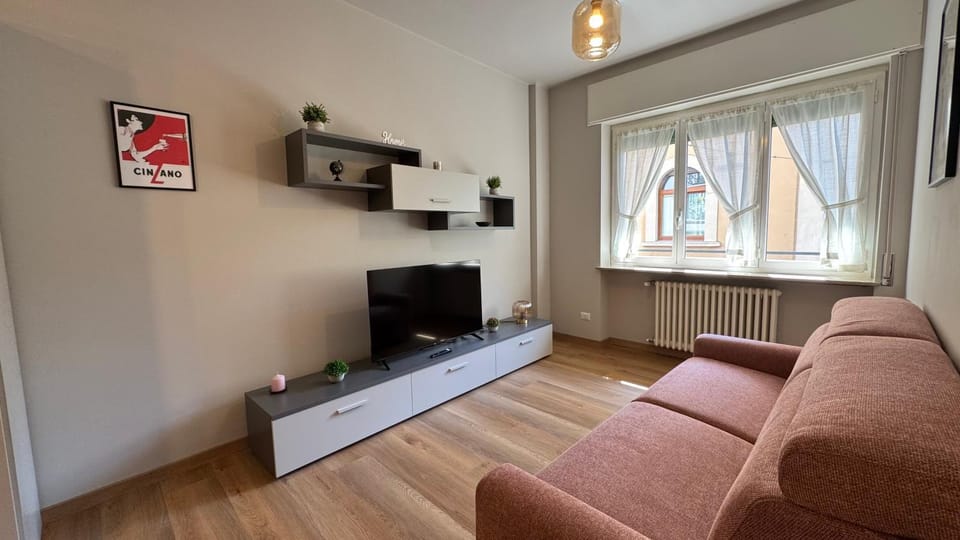 Communal lounge/ TV room, TV and multimedia, Living room, Seating area, Evening entertainment