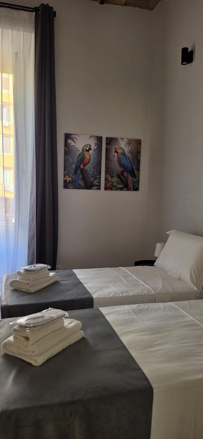 Bed, TV and multimedia, Photo of the whole room, Bedroom, towels, air conditioner