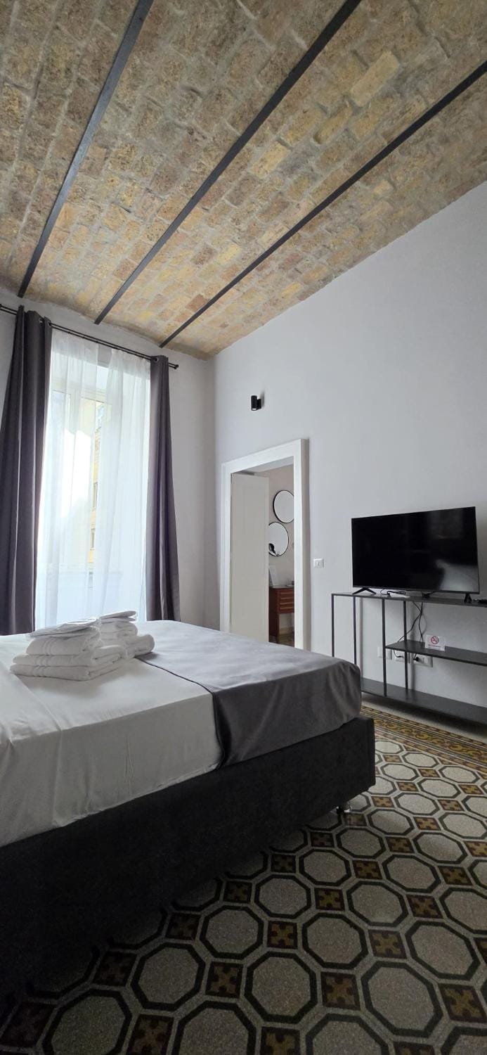 Bed, TV and multimedia, Photo of the whole room, Bedroom, wardrobe, air conditioner