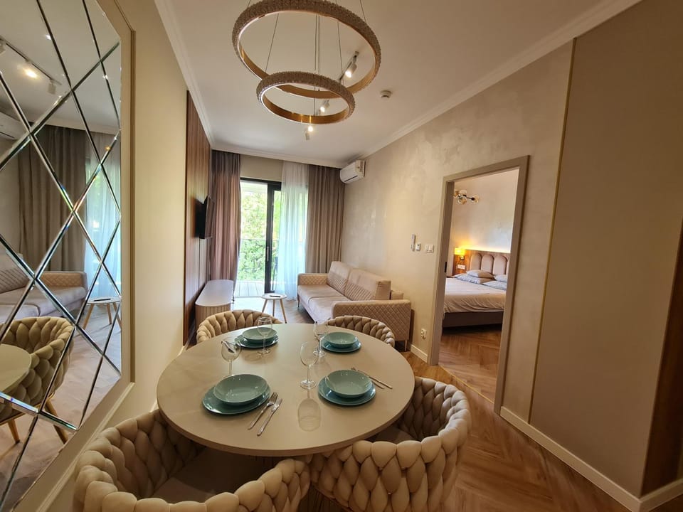 Living room, Photo of the whole room, Seating area, Dining area