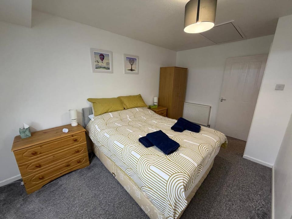 Bed, Decorative detail, Bedroom, towels