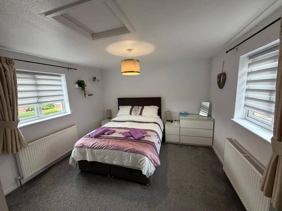 Bed, Decorative detail, Bedroom