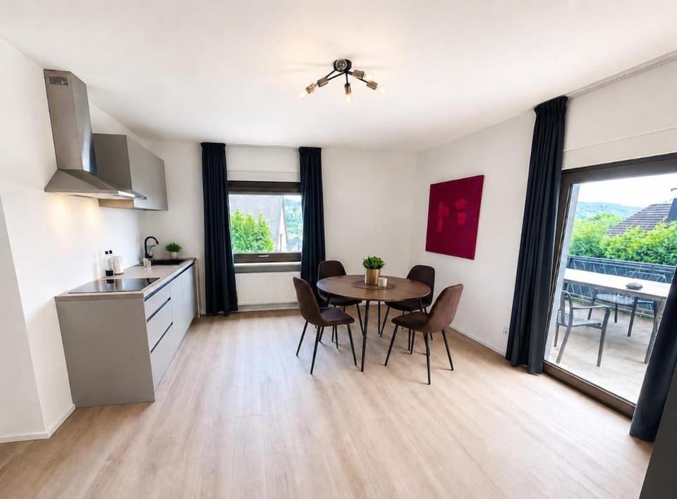 View (from property/room), Balcony/Terrace, Kitchen or kitchenette, Dining area, minibar, pet friendly, stove