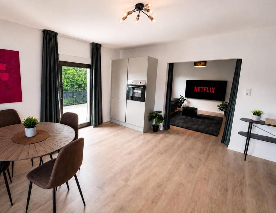Kitchen or kitchenette, Photo of the whole room, Dining area