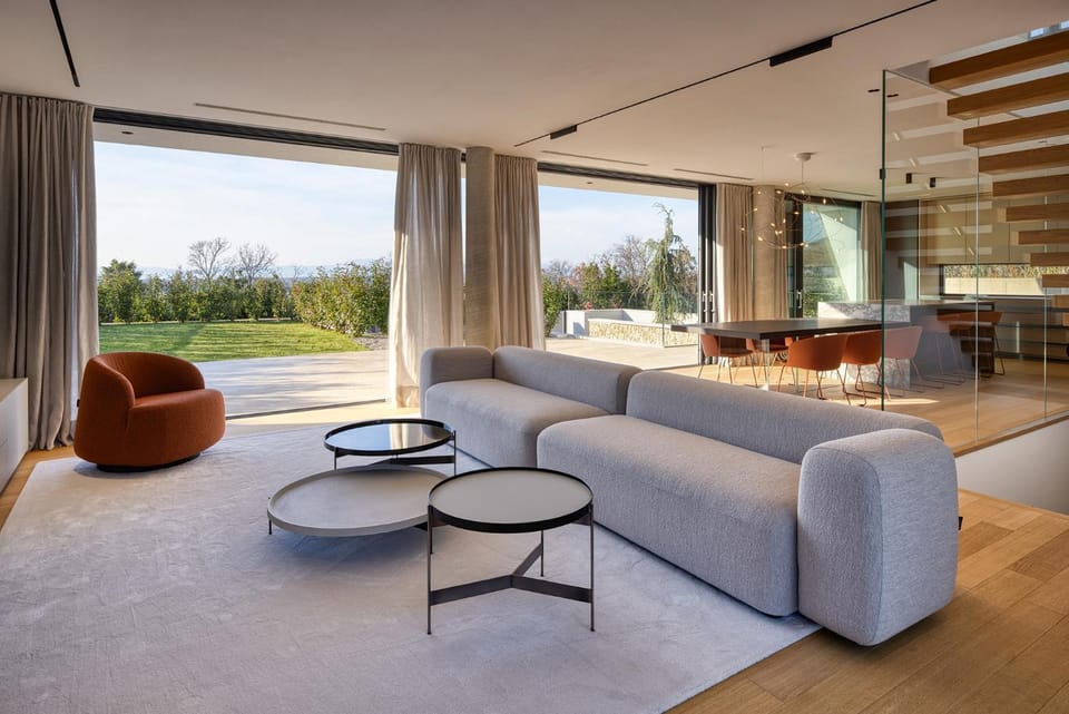 Living room, Seating area