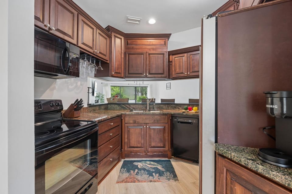 Kitchen or kitchenette, dishwasher, oven, pet friendly, stove, toaster