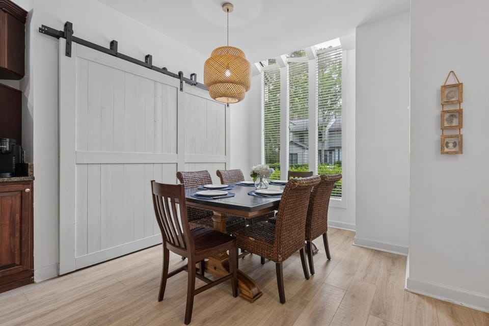 Seating area, Dining area