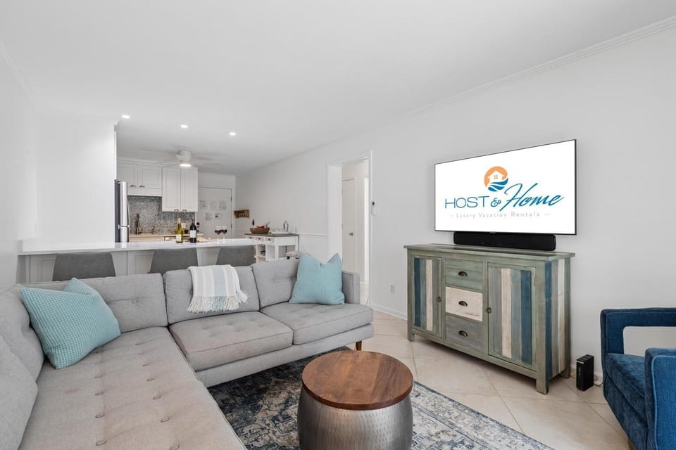 TV and multimedia, Kitchen or kitchenette, Living room, Seating area