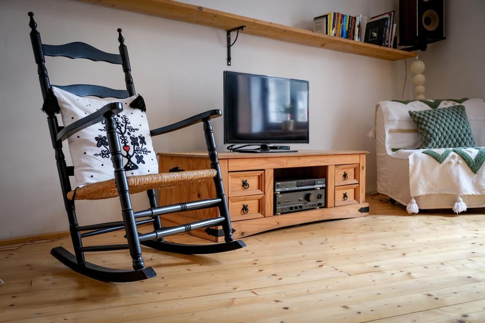 TV and multimedia, Living room, Evening entertainment