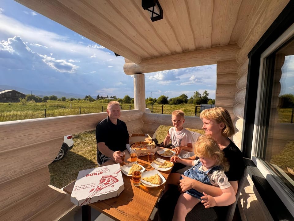 View (from property/room), Balcony/Terrace, Food and drinks, Dining area, Food, group of guests