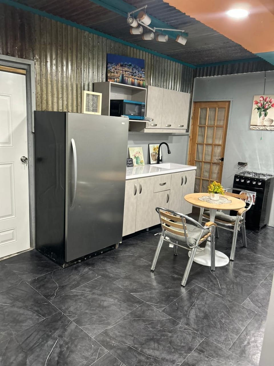 Affordable Comfort Inn & Suites Bed and Breakfast in Antigua and Barbuda