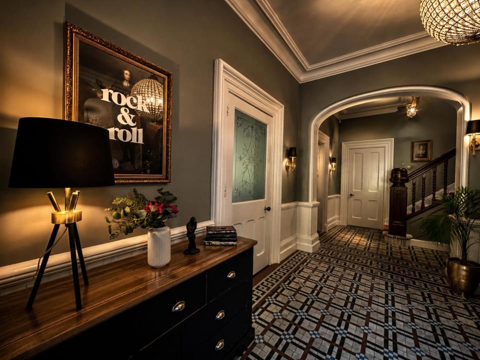 Facade/entrance, Decorative detail, furniture
