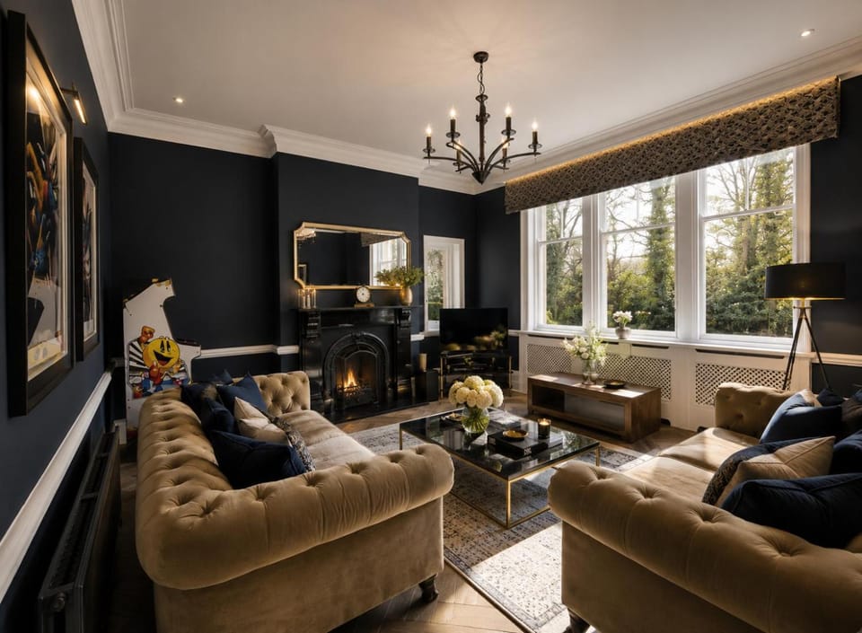 TV and multimedia, Living room, Decorative detail, Seating area