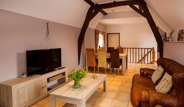 Seating area, Dining area