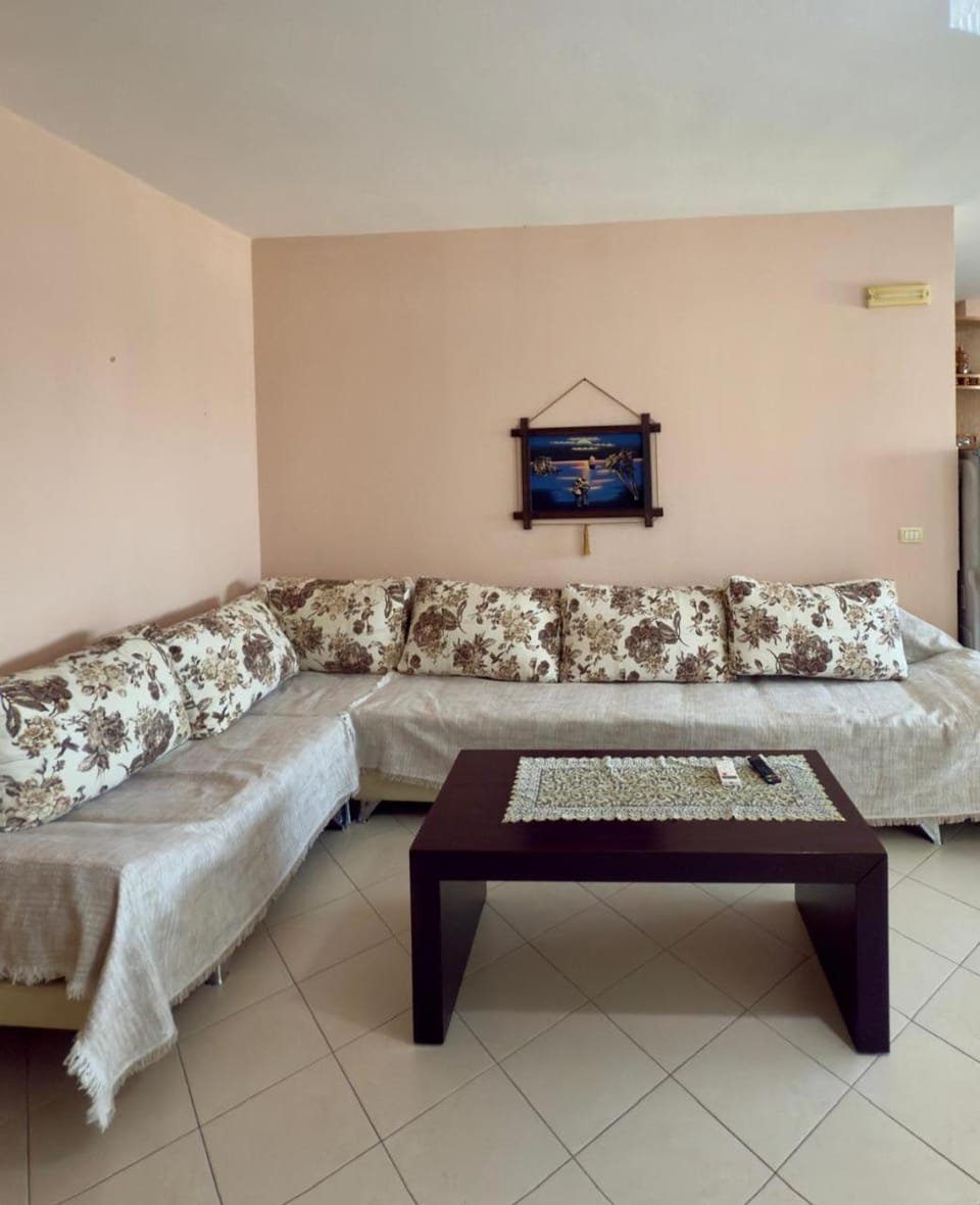 Living room, Photo of the whole room, Seating area