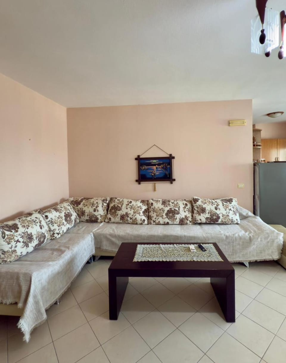 Living room, Photo of the whole room, Seating area
