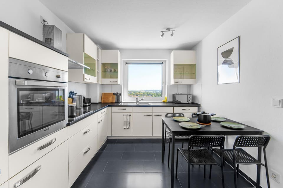 Kitchen or kitchenette, Dining area, dishwasher, oven, stove