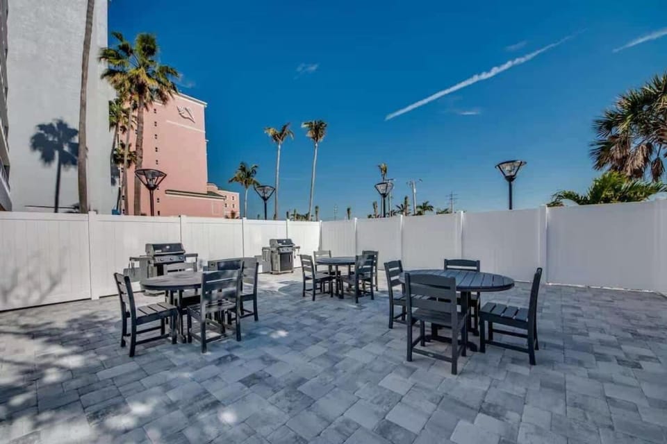 Beachfront Gulf Views, Pool & Steps to Times Square - Beach Villas 203 - Roelens House in Estero Island
