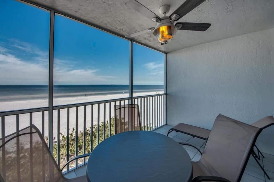Beachfront Gulf Views, Pool & Steps to Times Square - Beach Villas 203 - Roelens House in Estero Island