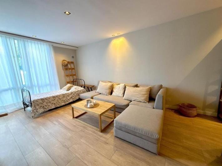 TV and multimedia, Living room, Seating area, heating, air conditioner