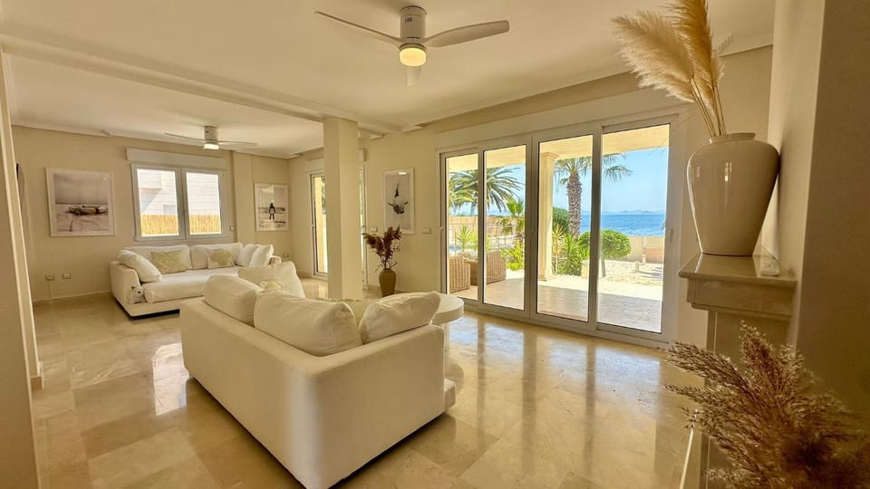Living room, Sea view