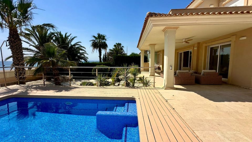 Property building, Patio, Day, Balcony/Terrace, Pool view, Swimming pool, sunbed