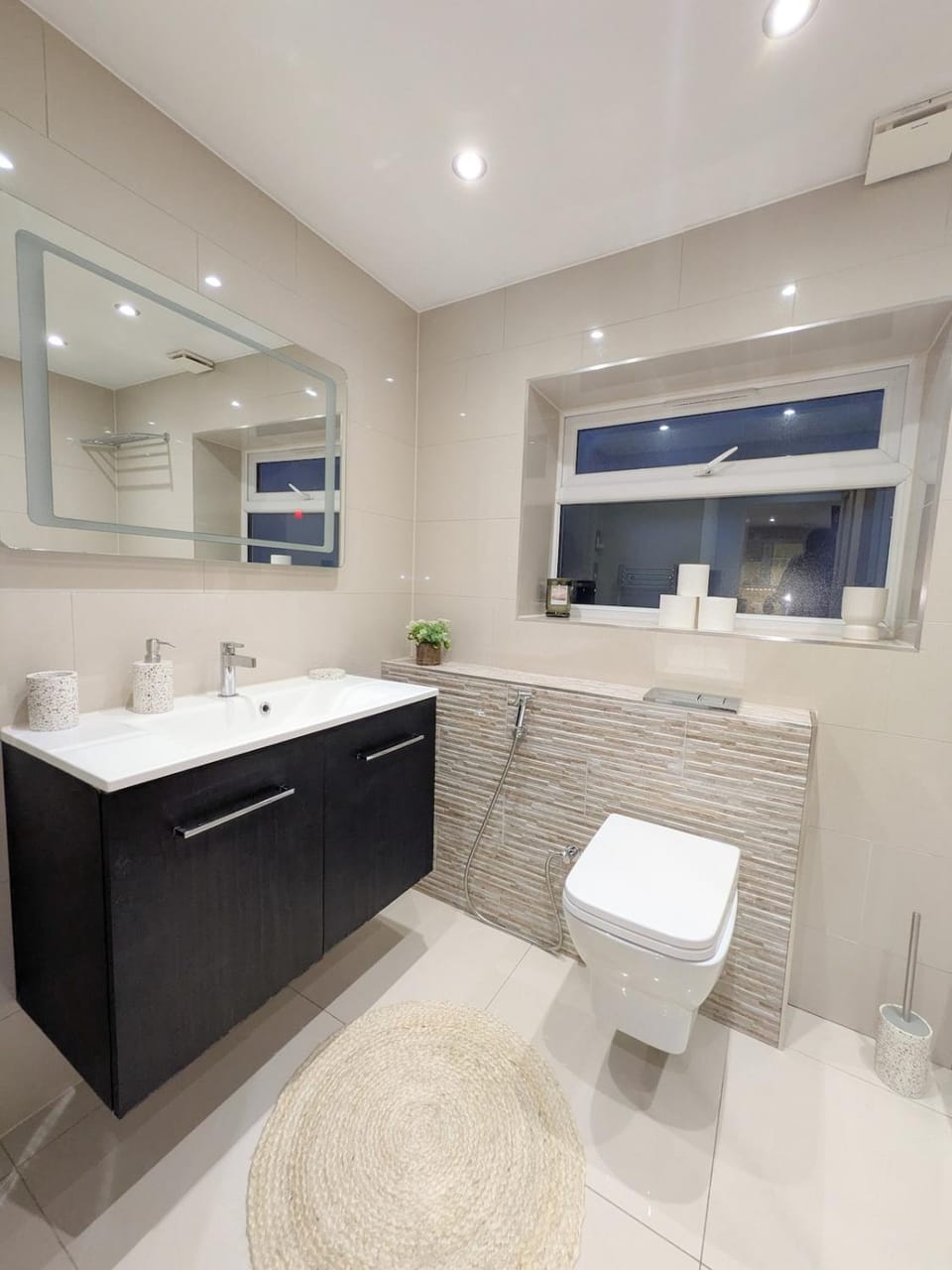 Luxury 3BR Home 20 Min to London Garden Wifi Apartment in Gravesend