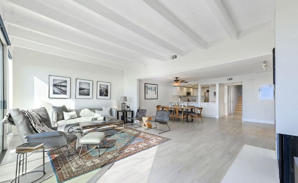 Three Bedroom Residence with Private Rooftop Deck Apartment in Hermosa Beach